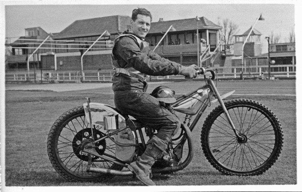 yarmouth-speedway-rider-reg-morgan-in-1950